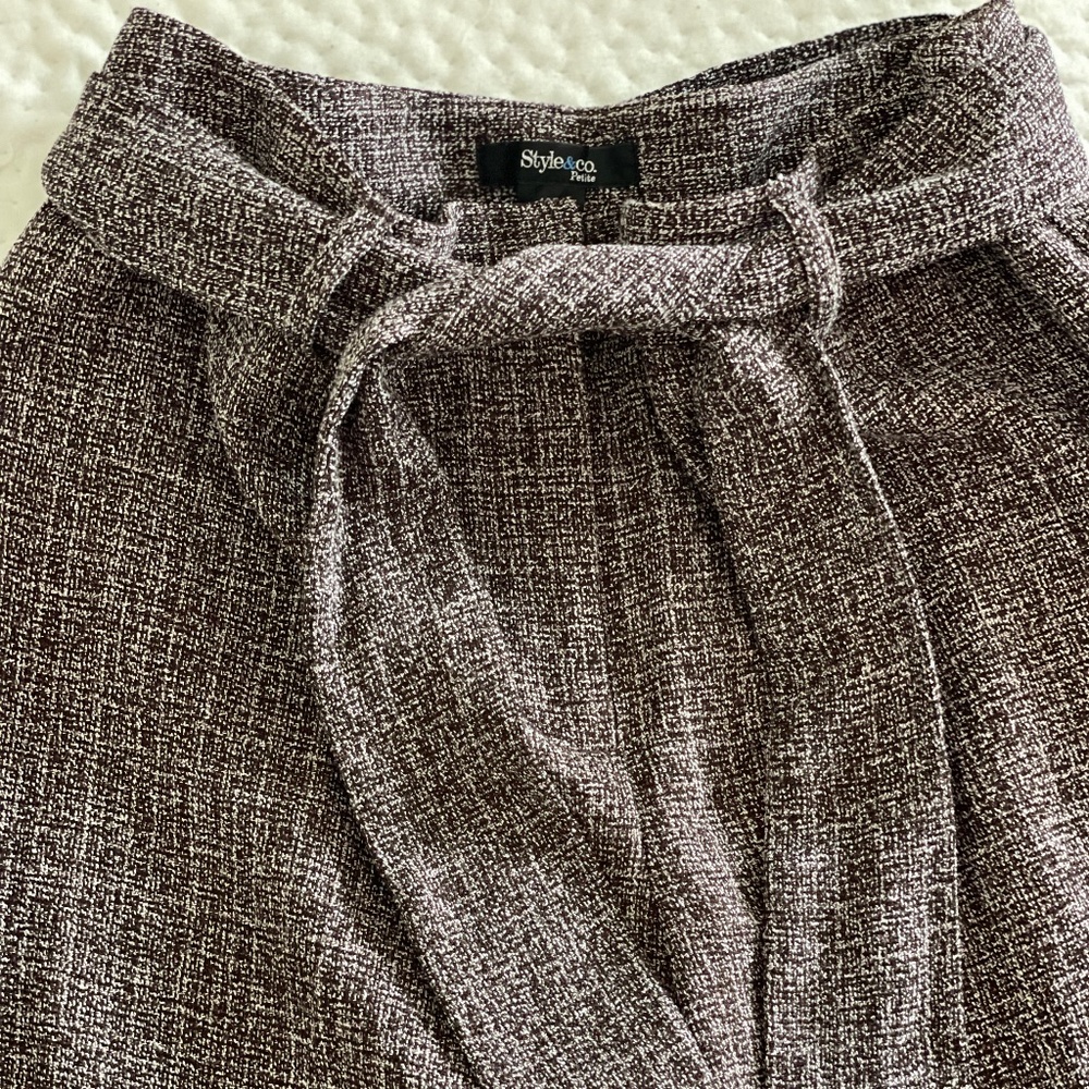 Wide-leg pants with waist tie